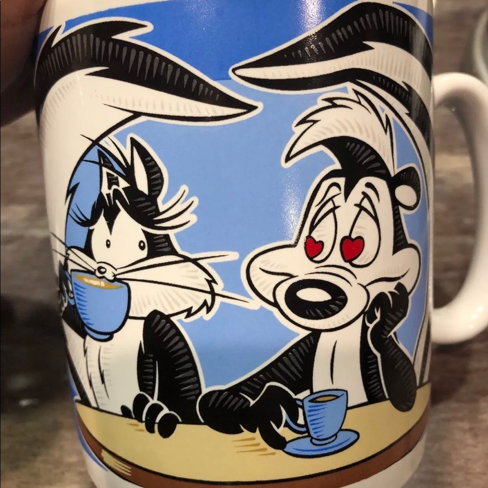 Pepe Lepew 32oz Warner Brothers Mug